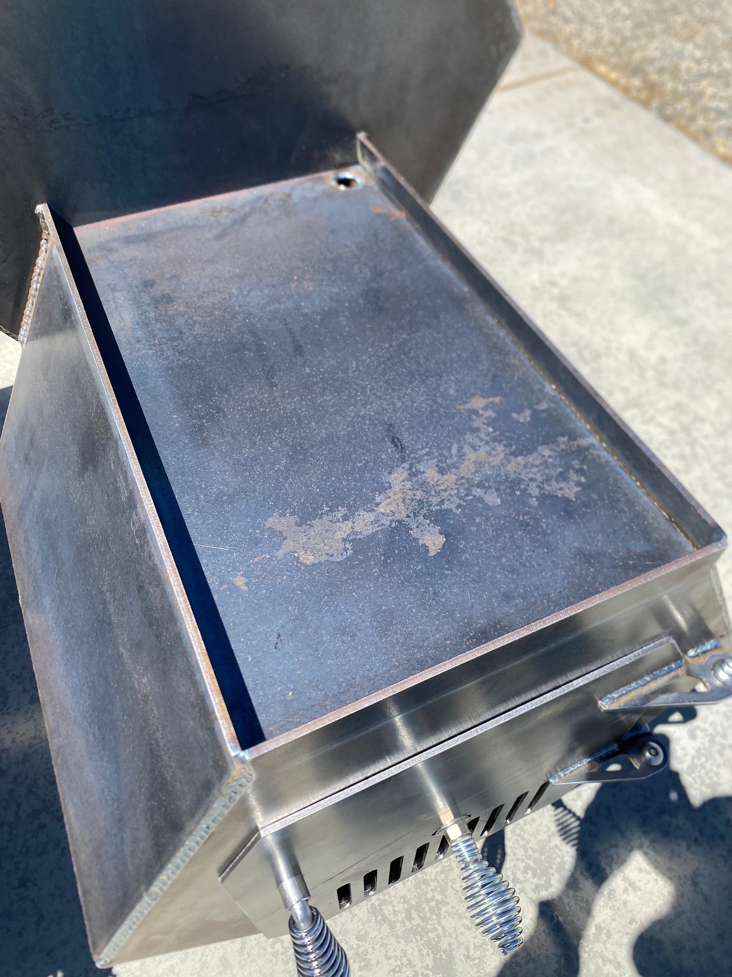 “The Hitchhiker” 50 gallon offset smoker