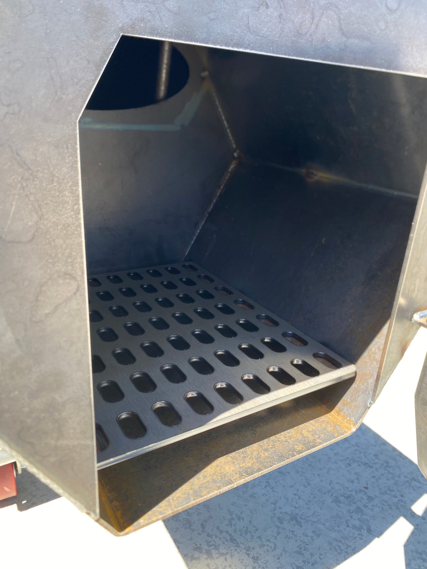 “The Hitchhiker” 50 gallon offset smoker
